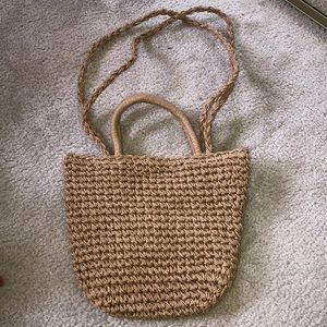 Straw bag with straps